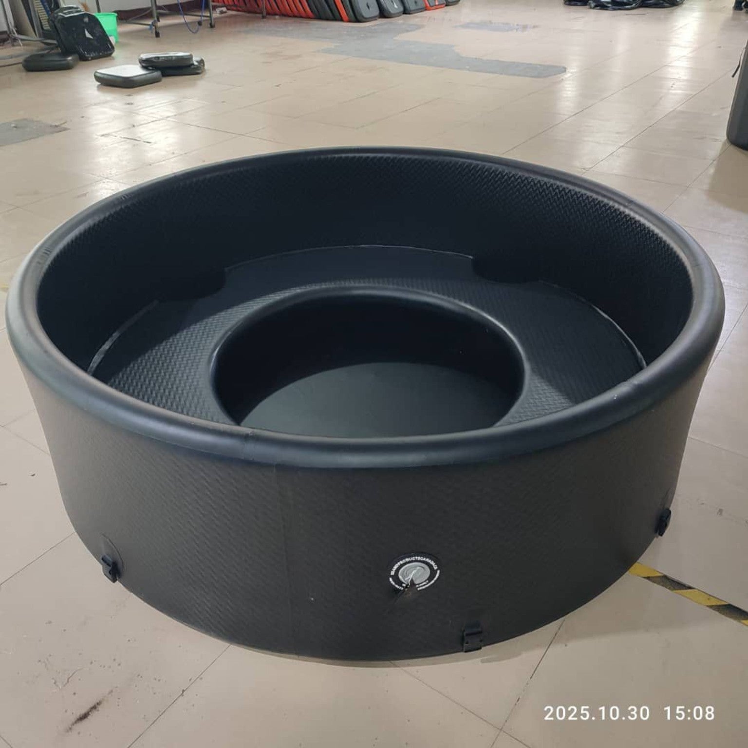 Runder Outdoor Hot Tub aus Drop-Stitch – Perfekt für Terrasse & Garten